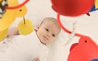 Un bébé d'un mois : les caractéristiques du bébé et les tâches de son développement